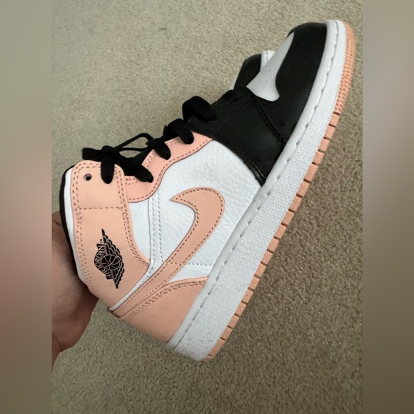 Air Jordan 1 Mid in Arctic Orange - Picture 8 of 9